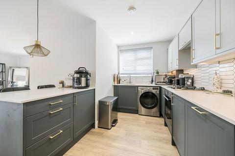 3 bedroom flat for sale, Russell Gardens, London N20