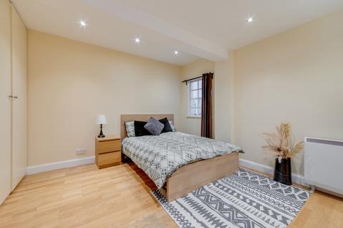 3 bedroom flat to rent, Tamarind Court, 18 Gainsford Street, London