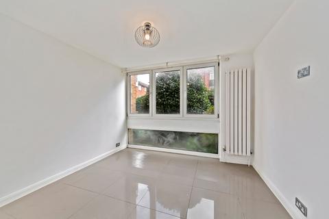 2 bedroom flat to rent, Kent Road, Richmond, Surrey