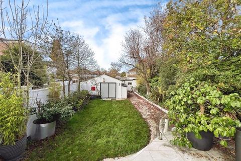 4 bedroom bungalow for sale, Elmgate Gardens, Edgware