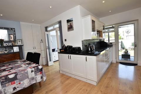 4 Cranbrook Road, Exeter, EX2 5HG