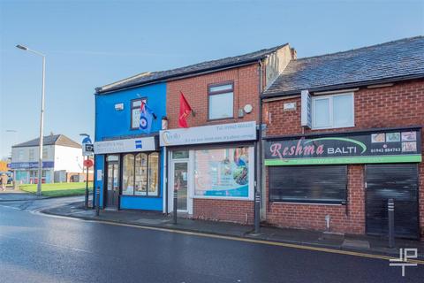 Property to rent, Church Street, Manchester M46