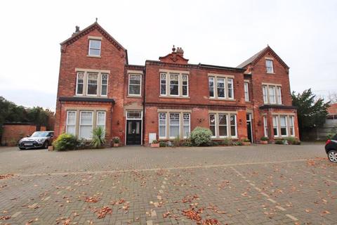 2 bedroom ground floor flat for sale, WELHOLME AVENUE, GRIMSBY