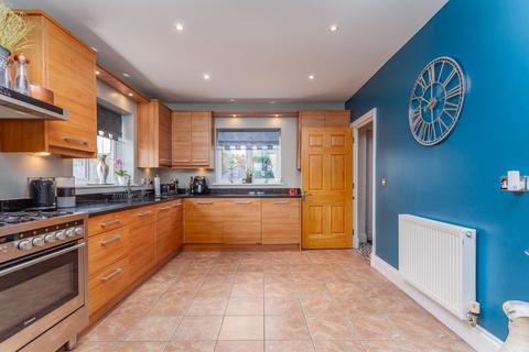 4 bedroom detached house for sale, 21 Ryestone Drive, Ripponden HX6 4JW