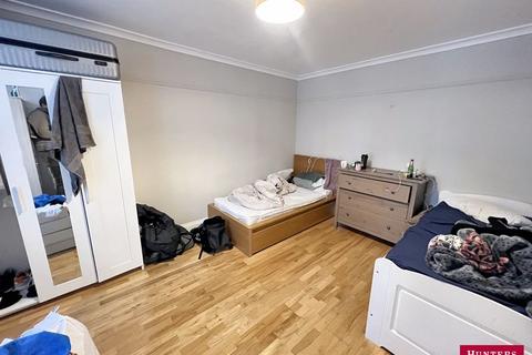 3 bedroom terraced house for sale, Green Road, London