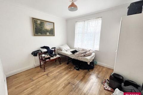 3 bedroom terraced house for sale, Green Road, London