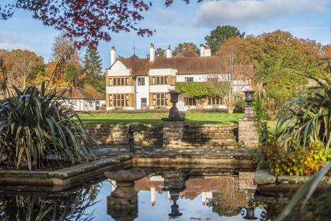 8 bedroom character property to rent, Priors Hatch Lane, Godalming GU7