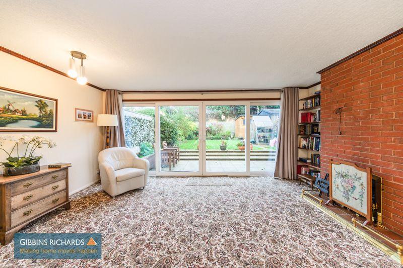 https://media.onthemarket.com/properties/16147543/1518736247/image-8-1024x1024.jpg