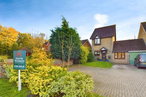 2 bedroom detached house for sale, Bignor Close, Horsham RH12