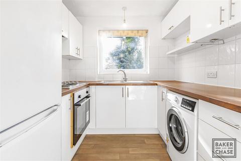 2 bedroom flat to rent, All Saints Close, London N9