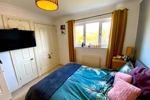 19 Montague Drive, Caterham, CR3 5BY