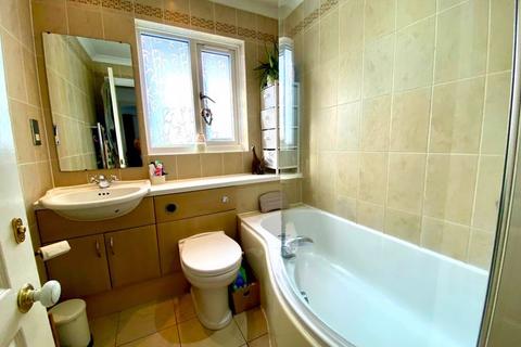 19 Montague Drive, Caterham, CR3 5BY