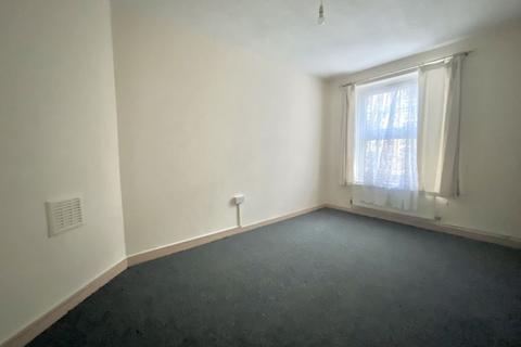 3 bedroom apartment to rent, Stamford Hill, London N16