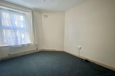 3 bedroom apartment to rent, Stamford Hill, London N16