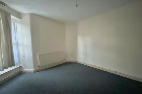 3 bedroom apartment to rent, Stamford Hill, London N16