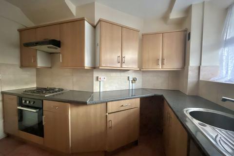 3 bedroom apartment to rent, Stamford Hill, London N16