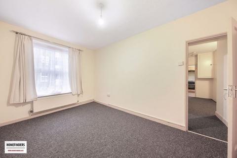 3 bedroom apartment to rent, Stamford Hill, London N16