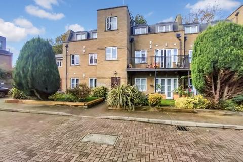 Fontaine Court, Southgate, N14