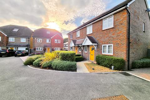 3 bedroom semi-detached house to rent, Westhill Close