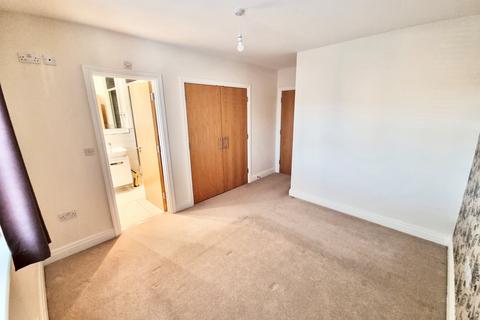 3 bedroom semi-detached house to rent, Westhill Close