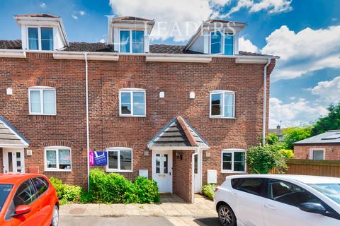 3 bedroom end of terrace house to rent, The Courtyard, Stamford