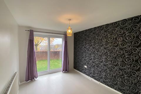 4 bedroom end of terrace house to rent, Mendip Court, NG5