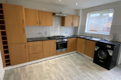 4 bedroom end of terrace house to rent, Mendip Court, NG5