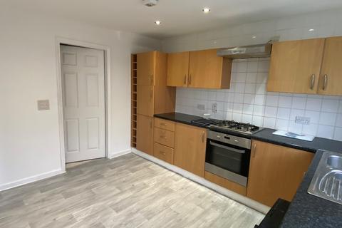 4 bedroom end of terrace house to rent, Mendip Court, NG5