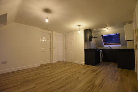 2 bedroom flat to rent, Woodborough Road, Nottingham