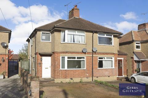 3 bedroom semi-detached house to rent, Maxwell Close, Mill End WD3 8BP