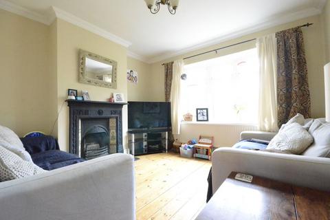 3 bedroom terraced house to rent, Lower VIllage Road