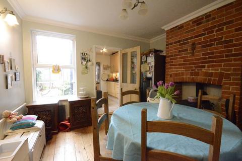 3 bedroom terraced house to rent, Lower VIllage Road