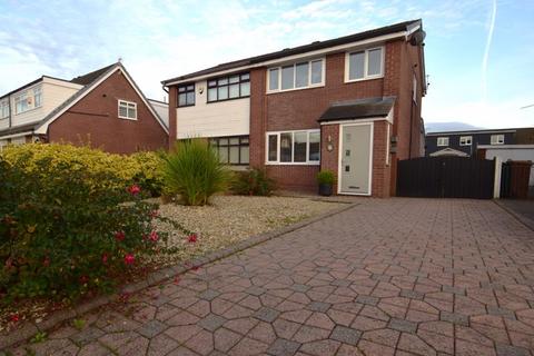 3 bedroom semi-detached house to rent, Crediton Drive, Wigan