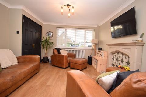 3 bedroom semi-detached house to rent, Crediton Drive, Wigan