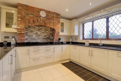 4 bedroom detached house for sale, Eastoft Road, Crowle