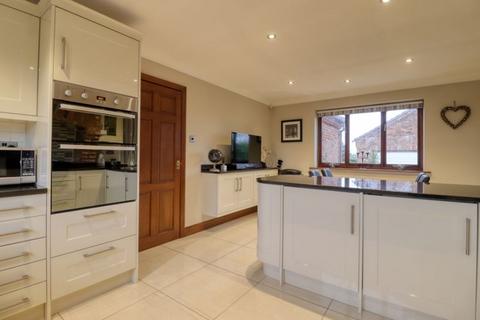 4 bedroom detached house for sale, Eastoft Road, Crowle