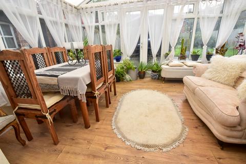 3 bedroom end of terrace house for sale, Briarwood Avenue, M23