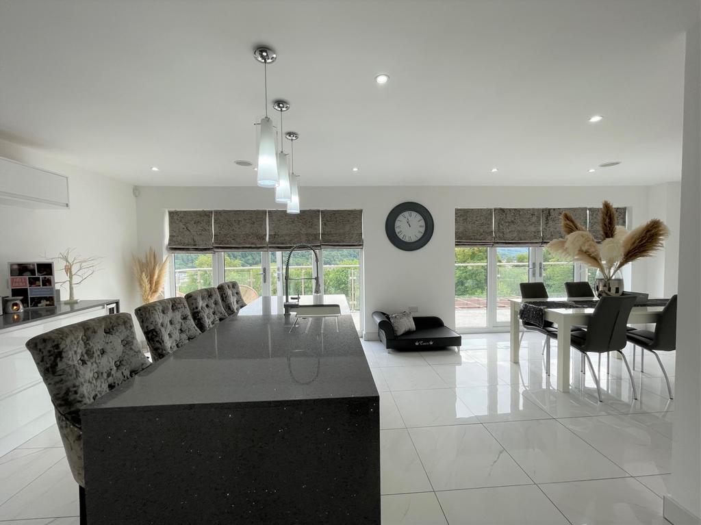 Kitchen g