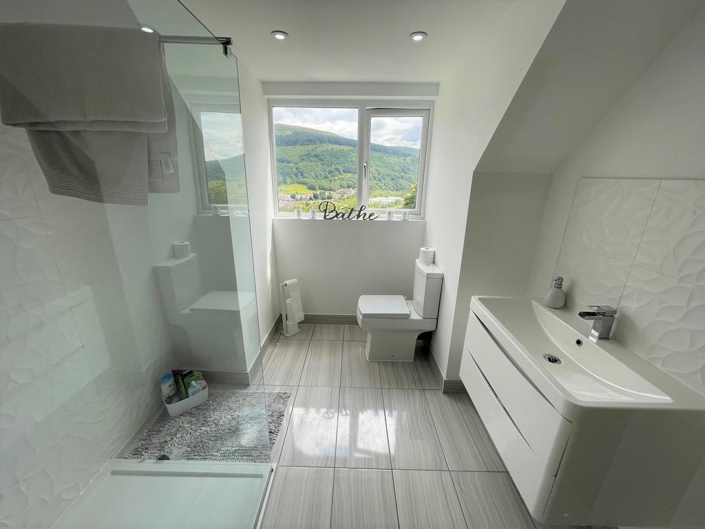 Master ensuite b