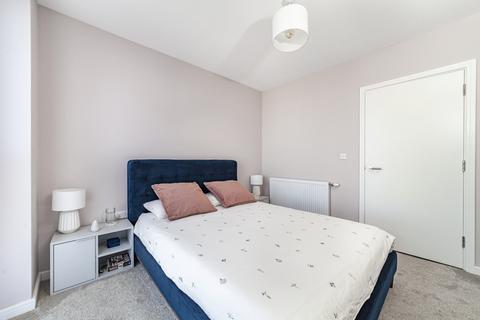 1 bedroom flat for sale, 28 Peregrine Point, Enfield, Greater London