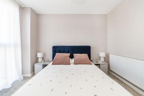 1 bedroom flat for sale, 28 Peregrine Point, Enfield, Greater London