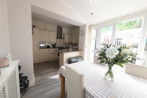 6 Barry Road, Pontypridd, CF37 1HY