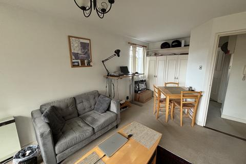 1 bedroom flat to rent, Claydon Court, Caversham, RG4