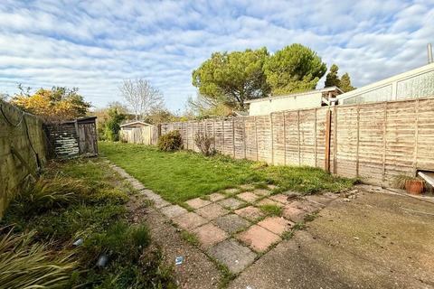 3 bedroom terraced house for sale, Byron Road, L & D Borders, Luton, Bedfordshire, LU4 0HX