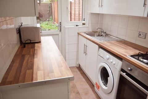 4 bedroom terraced house to rent, Seely Road London, London, Tooting, SW17 9QX