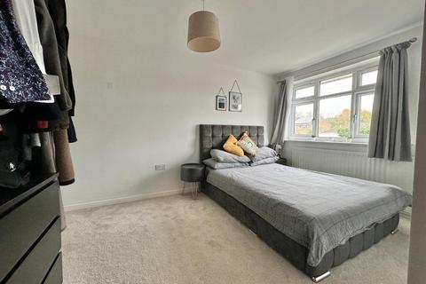 17 Burghley Drive, West Bromwich, B71 3LX