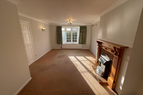 3 bedroom semi-detached house to rent, Kielder Oval, Harrogate, HG2