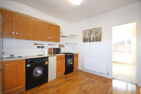 1 bedroom flat to rent, Broomhill Road, Ilford IG3