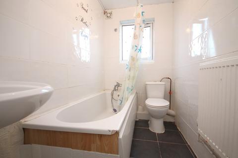 1 bedroom flat to rent, Broomhill Road, Ilford IG3