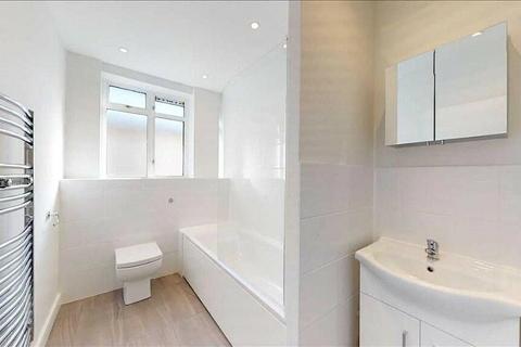 1 bedroom flat to rent, Warren Court, Euston Road, NW1